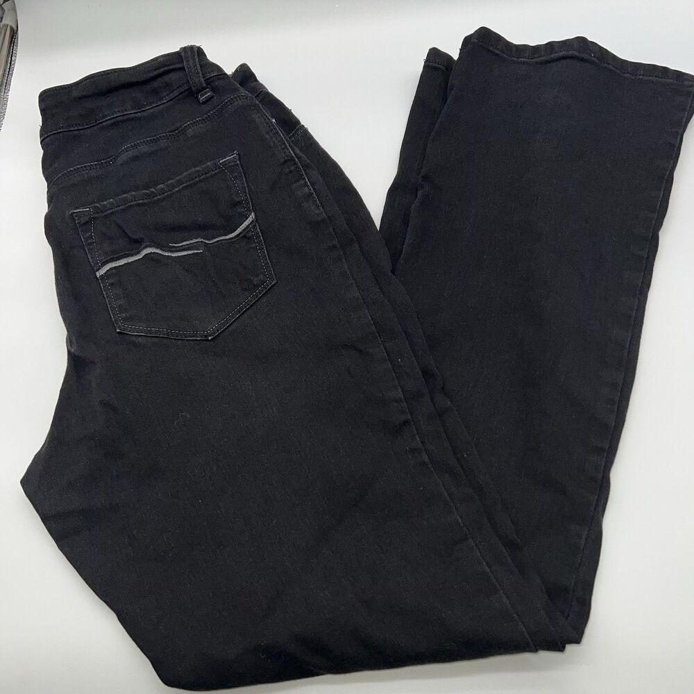 Lee Women's Platinum Label Curvy Fit Black Bootcut Jeans-Size 12 Medium-W30"